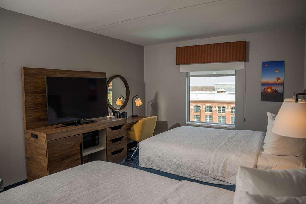 Hampton Inn & Suites Erie Bayfront Bilik gambar