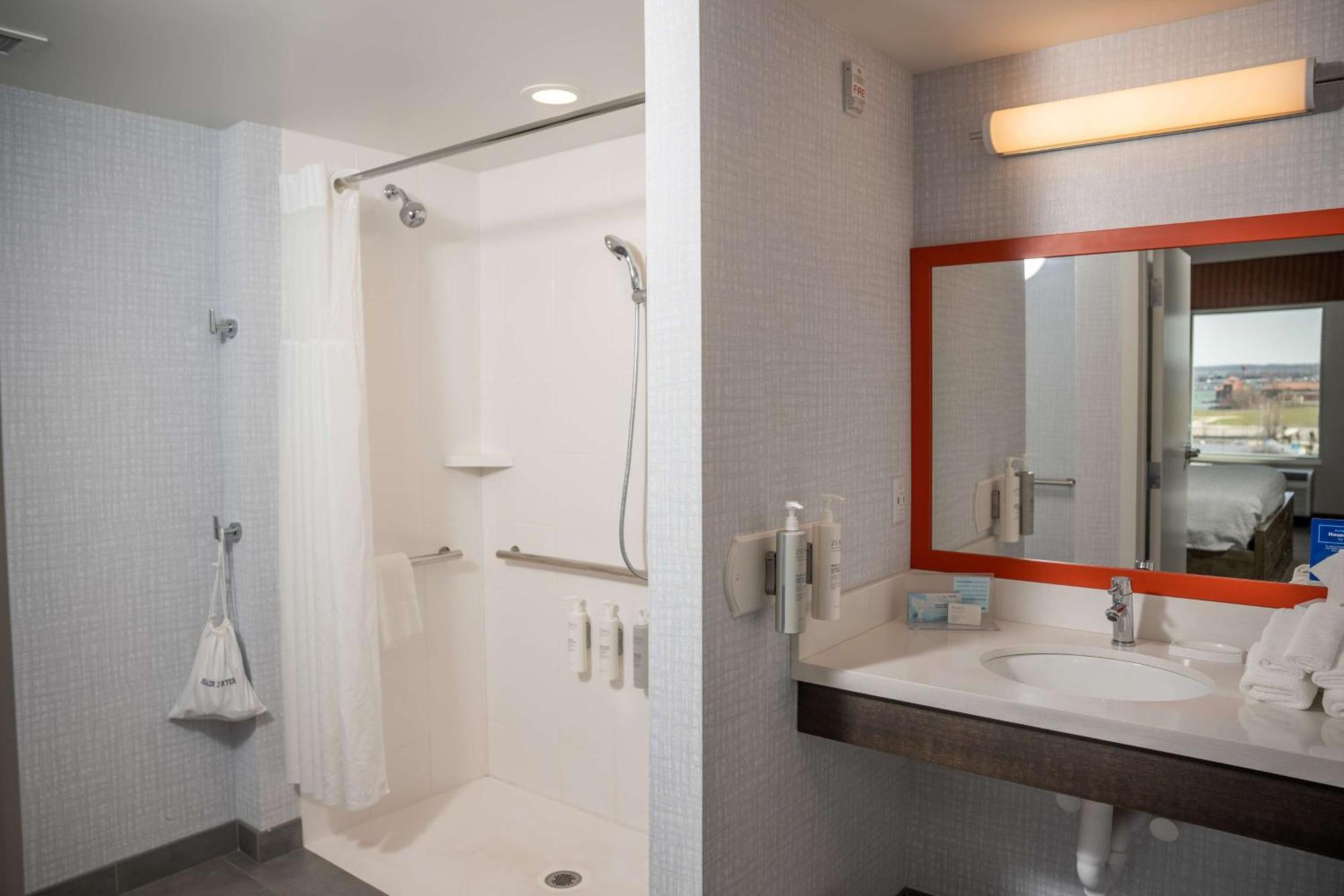 Hampton Inn & Suites Erie Bayfront Luaran gambar